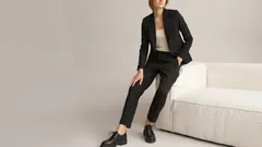 Ako kombinovať čiernu po päťdesiatke: hlavné pravidlá štýlového outfitu